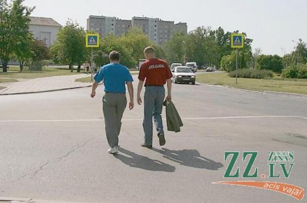 Līdz šim krustojumā ierasts, ka pa «Zebru» varēja pāriet Lielo ielu. Drīzumā pāreja būs arī Pulkveža O.Kalpaka ielā.
Autors: Inga Karlinska.