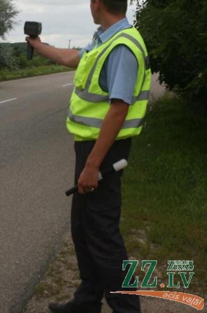 Apdrošinātāji piedāvā jaunu pakalpojumu tiem, kuri ceļu policistu protokolus par braukšanas ātruma pārsniegšanu izpelnās reti un nejauši.
Autors: No «Ziņu» arhīva.