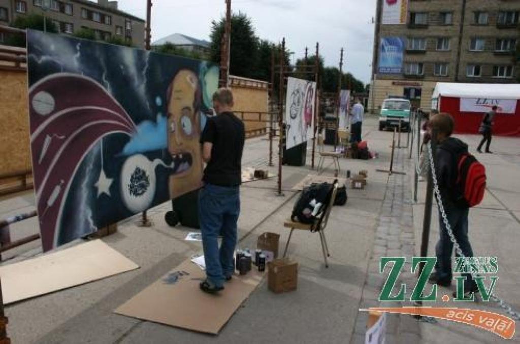 4.Starptautiskā grafiti mākslas festivāla norise Hercoga Jēkaba laukumā Jelgavā.
Autors: No «Ziņu» arhīva. 