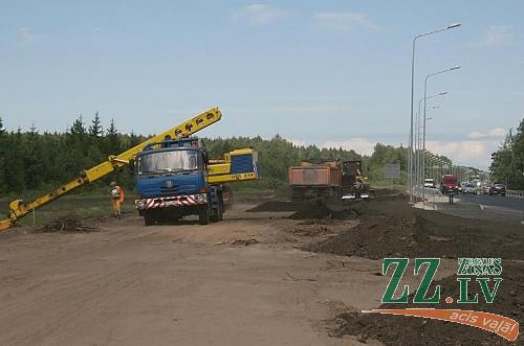 Šosejas remontdarbus plānots pabeigt šonedēļ, savukārt luksofors varētu sākt darboties pēc nedēļas.
Autors: Inga Karlinska.