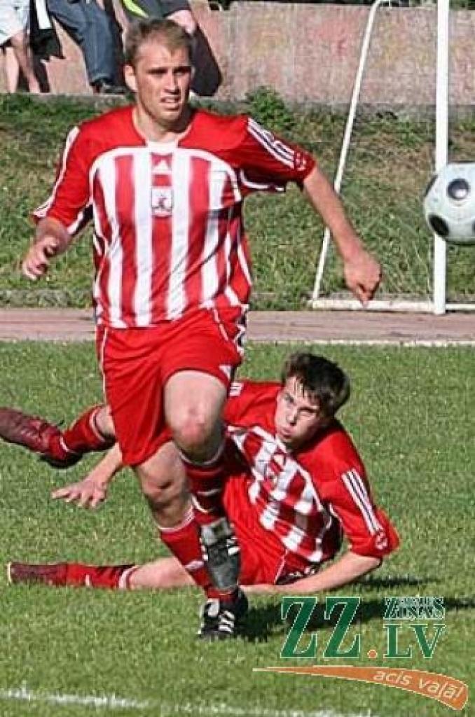 Pirmais riņķis Jelgavas futbolistiem noslēdzies, atrodoties kopvērtējuma 3.pozīcijā. Nākamais sāksies jau pēc nedēļas.
Autors: No «Ziņu» arhīva.