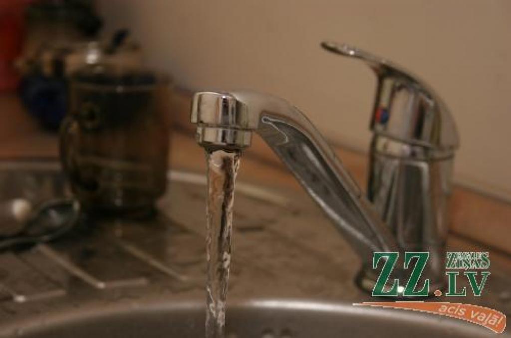 Kā tiks noteikts jūlijā patērētā karstā ūdens daudzums, pagaidām skaidrība ir visai nosacīta.
Autors: No «Ziņu» arhīva. 