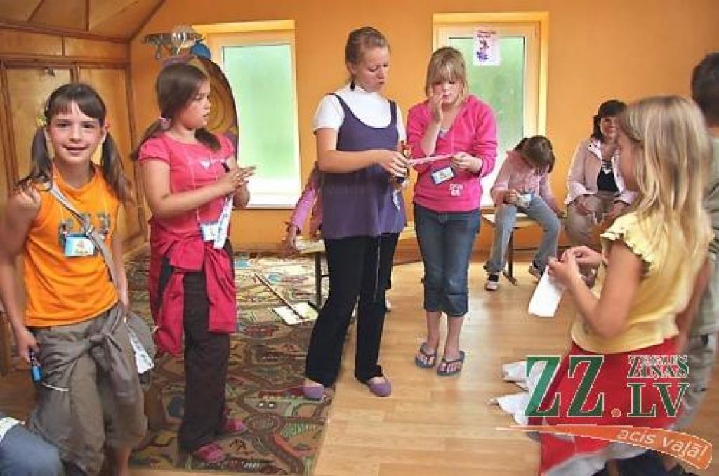 Vasaras Bībeles skolas laikā bērniem ir iespēja gan izglītoties, gan izklaidēties.
Autors: Krišjānis Grantiņš.