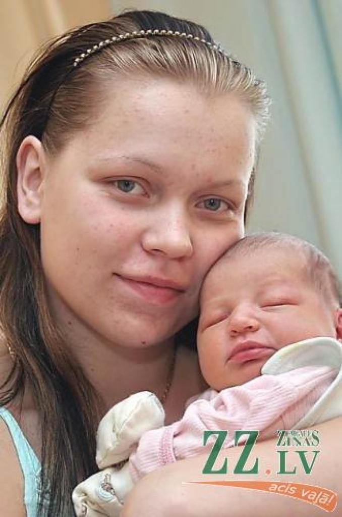 Diāna Jakušenkova ar mazo Viktoriju.
Autors: Agris Samcovs.