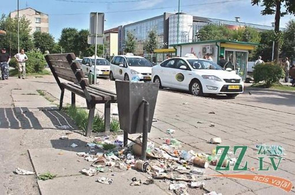 Taksisti šo teritoriju dēvē par «pilsētas seju». Kāda nu tā ir, tāda ir...
Autors: Agris Samcovs.