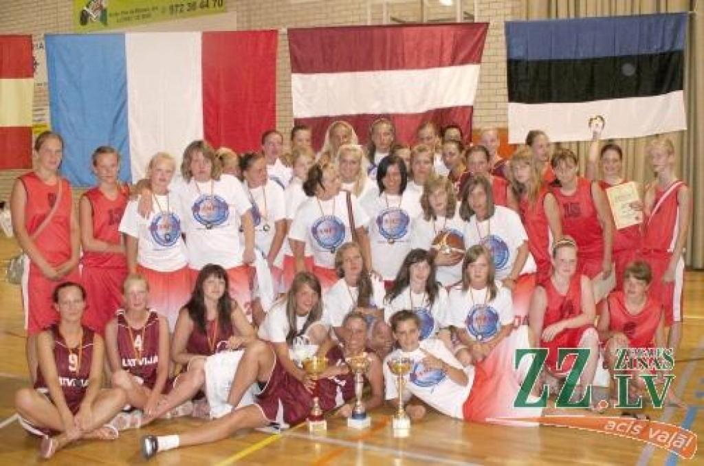 Basketbola turnīrā Spānijā, spītējot karstumam un neierastiem spēļu apstākļiem, jelgavnieces visās vecuma grupās guva lieliskus panākumus.
Autors: No kluba arhīva.