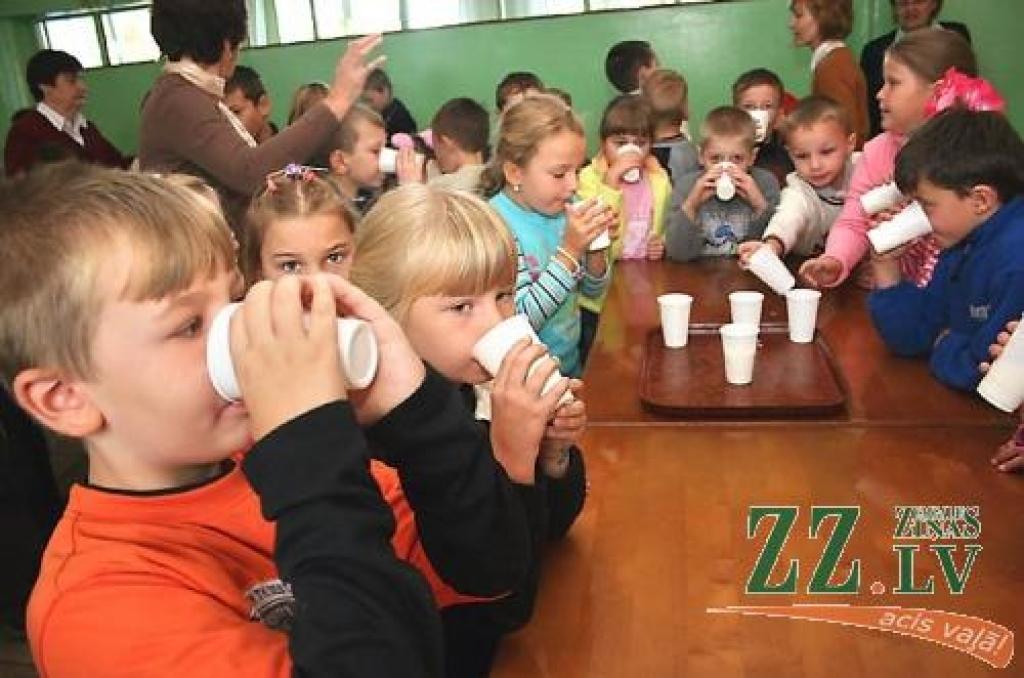 Pirmklasnieki no nākamā mācību gada ik dienas varēs bez maksas ieturēt siltas pusdienas.
Autors: No «Ziņu» arhīva.