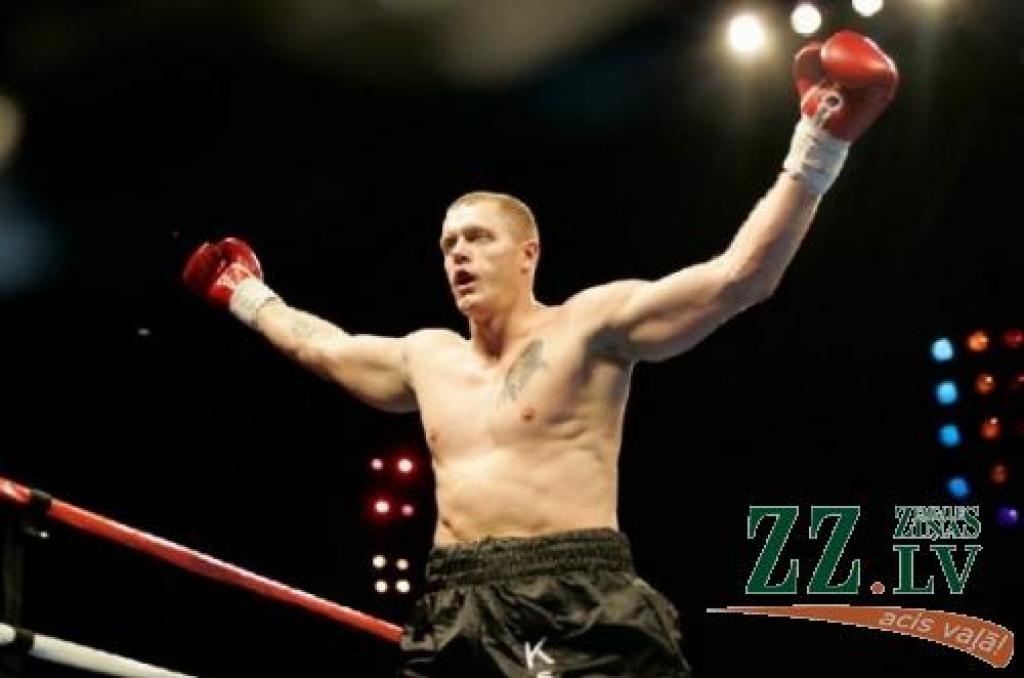 Uzvarētājs. Kaspars Kambala saviem panākumiem var pieskaitīt vēl vienu uzvarētu cīņu, turklāt - ar nokautu.
Autors: www.esports.lv