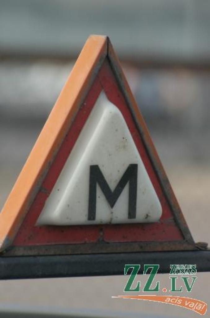 Par pārkāpumiem uz laiku apturēta licence - tāds liktenis piemeklējis SIA «Fortūna mācību centrs».
Autors: No «Ziņu» arhīva.