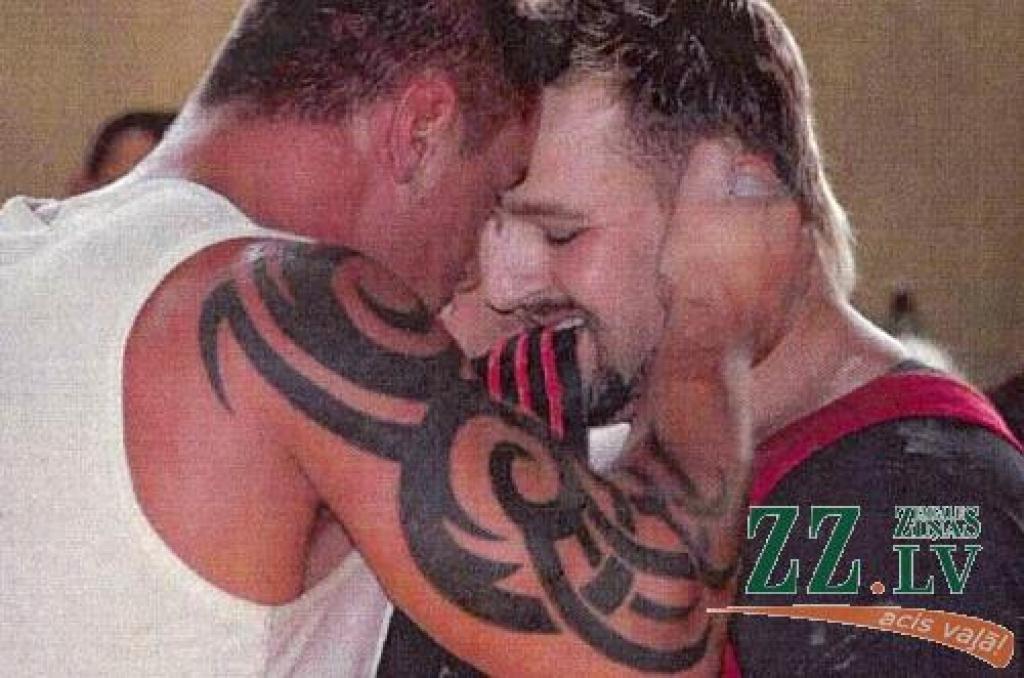 Latvijas stiprāko pauerliftinga pārstāvju statusu apliecinājuši Māris Blumfelds (no kreisās) un Ivars Ozols.
Autors: No kluba «Apolons» arhīva.