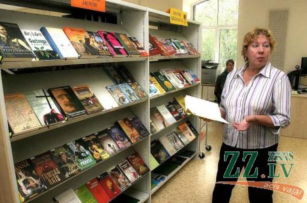 Bibliotekāre Gaļina Mihailovska stāsta, ka ierasto 150 jaunumu vietā šomēnes saņemti aptuveni 50. Vasara... 
Autors: Māra Ozola.