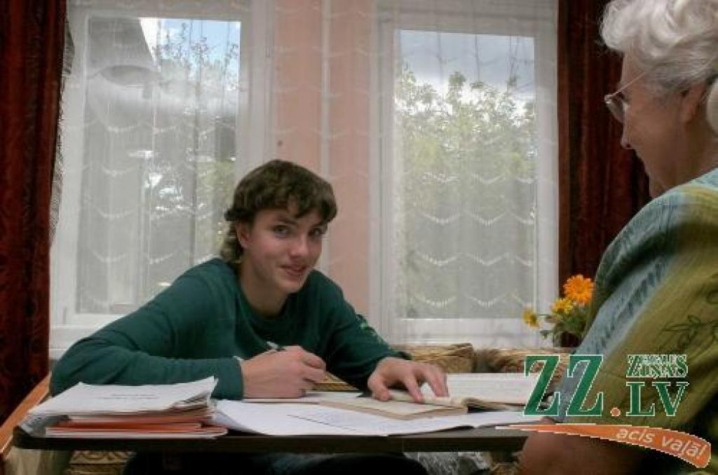 «Latviešu valodu mācījos arī Magadanā, taču tagad to daru daudz pamatīgāk,» teic Latvijas Lauksaimniecības universitātes pirmā kursa students Artjoms Stešanovs.
Autors: Māra Ozola.