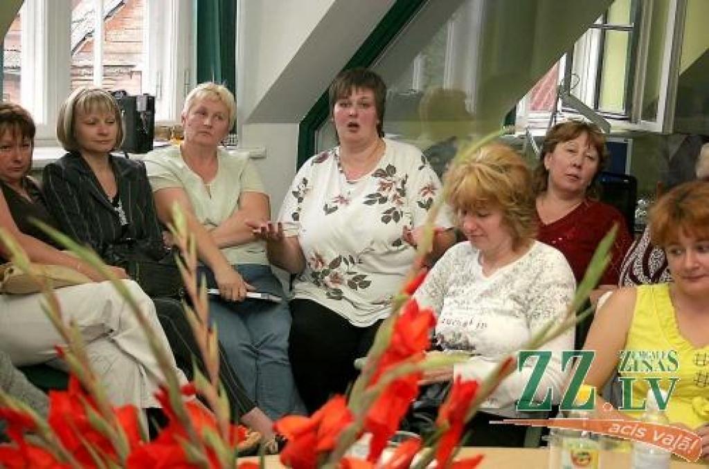 Akciju sabiedrības «Latvijas zoovetapgāde» darbiniekus šobrīd visvairāk nodarbina jautājums, kad tiks samaskāts par darbu.
Autors: Māra Ozola.