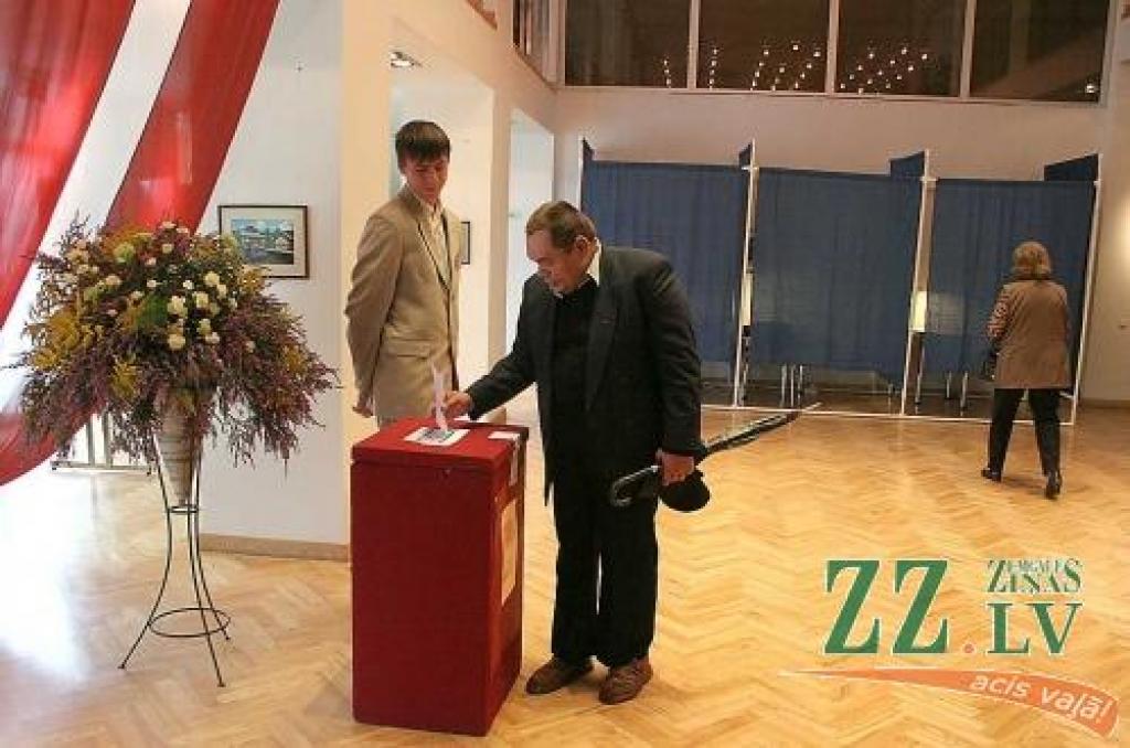 Arī referendumā par grozījumiem pensiju likumā, tāpat kā tautas nobalsošanā par izmaiņām Satversmē, nav izdevies sasniegt kvorumu.
Autors: No «Ziņu» arhīva. 