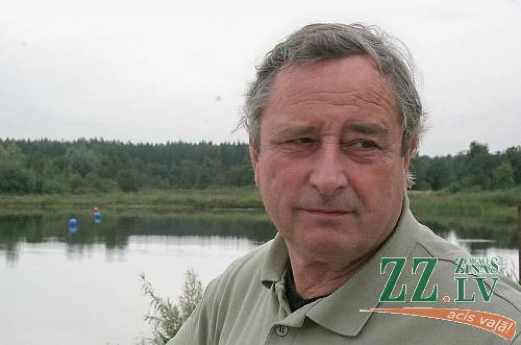 Heincs Hatje apciemojuma laikā arī klātienē noskatījās Jāņa Uzara un Kaspara Žūriņa treniņbraucienus ar ūdensmotocikliem.
Autors: Māra Ozola.