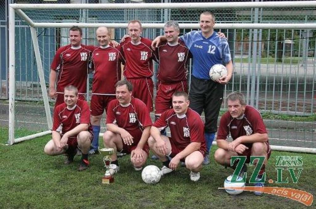 Latviešu robežsargu komanda ar izcīnīto kausu.
Autors: Elga Dudareva.