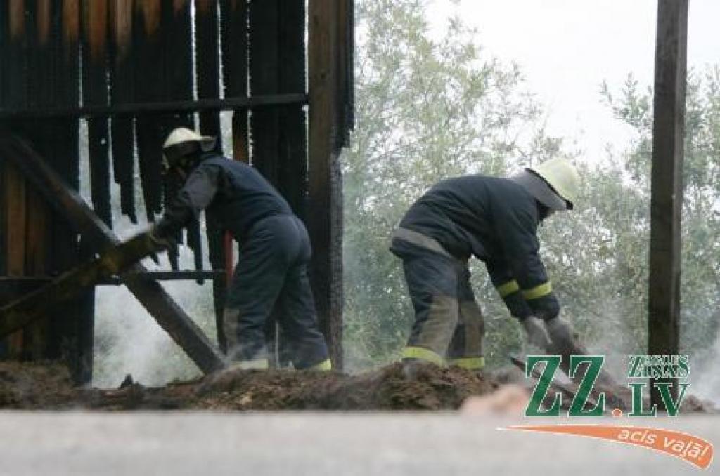 Kādreizējā kokzāģētava «Melderi» no uguns cieš ne pirmo reizi.
Autors: Inga Karlinska.