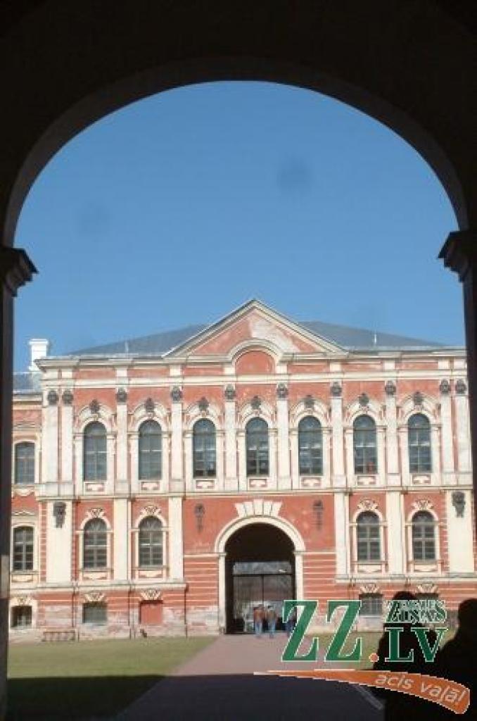 Izpildot zināmus nosacījumus, vairāku programmu studentiem iespējams saņemt papildu stipendiju 70 latus mēnesī.
Autors: No «Ziņu» arhīva. 