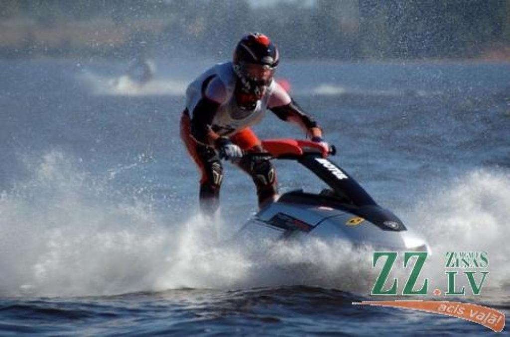 Baltijas čempionāta uzvarētājs «Ski Superstock» klasē un Latvijas čempionāta kopvērtējuma līderis Ints Šteinbergs.
Autors: No «Ziņu» arhīva. 