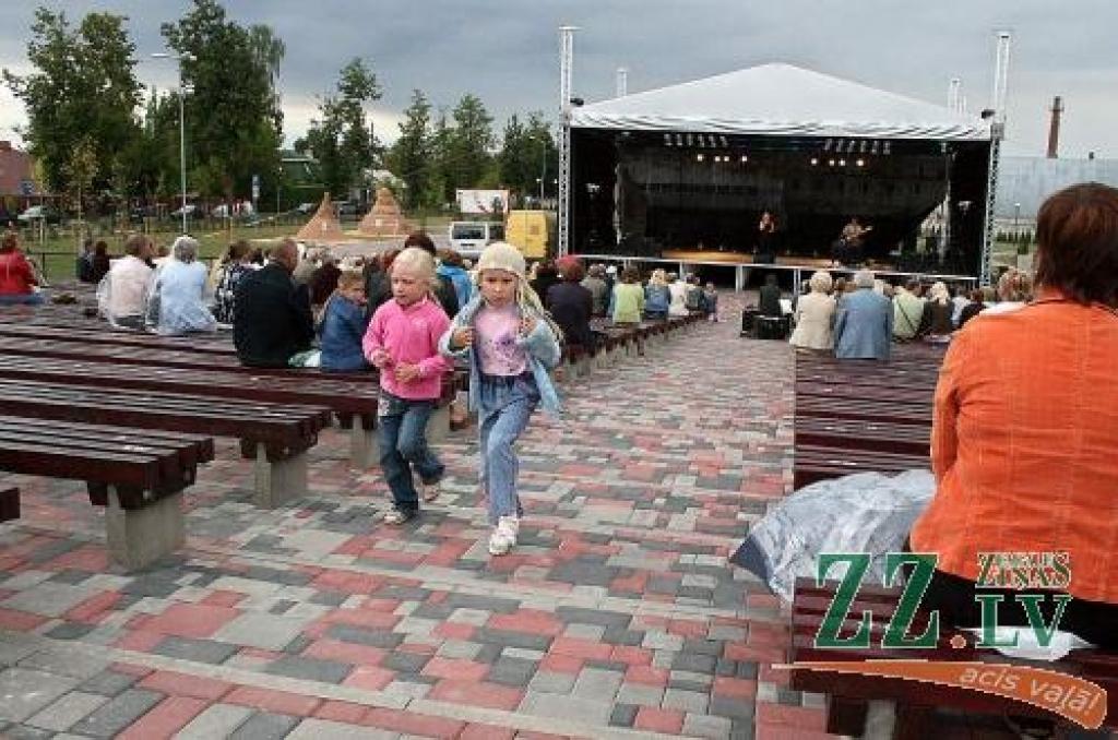 Pasākums gan nebija piesaistījis pārāk kuplu skatītāju un klausītāju pulku.
Autors: Elga Dudareva.