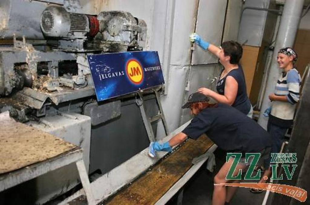 Pagaidām darbinieki nodarbināti tīrīšanas darbos, pēc laika...
Autors: Agris Samcovs.