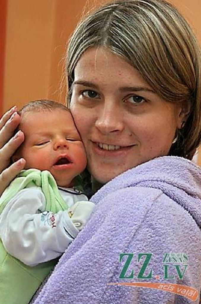 Aija Lisovska ar pirmdzimto dēliņu, kurš drīzumā tiks pie vārda.
Autors: Agris Samcovs.