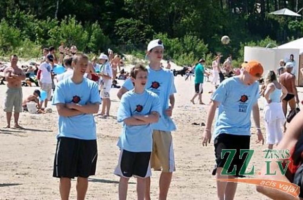 Valmierā 1994. - 1995.gadā dzimušo grupā komanda «Lokoko» izcīnīja vēl 20 punktus.
Autors: www.streetball.lv