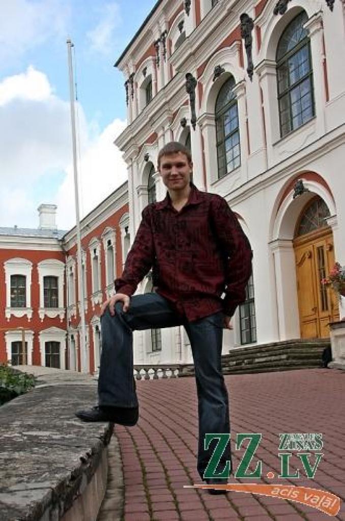 Dmitrijs neslēpj, ka ir apveltīts ar dabas dotu talantu, bet uzskata, ka augstos rezultātus mācībās un sportā ieguvis ar lielu mērķtiecību, neatlaidību un centību.
Autors: Krišjānis Grantiņš.