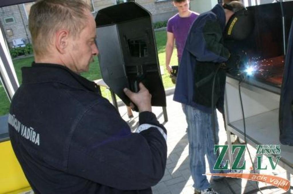 Ikviens interesents varēja izmēģināt savu varēšanu dažādos metināšanas veidos.
Autors: Agris Samcovs.