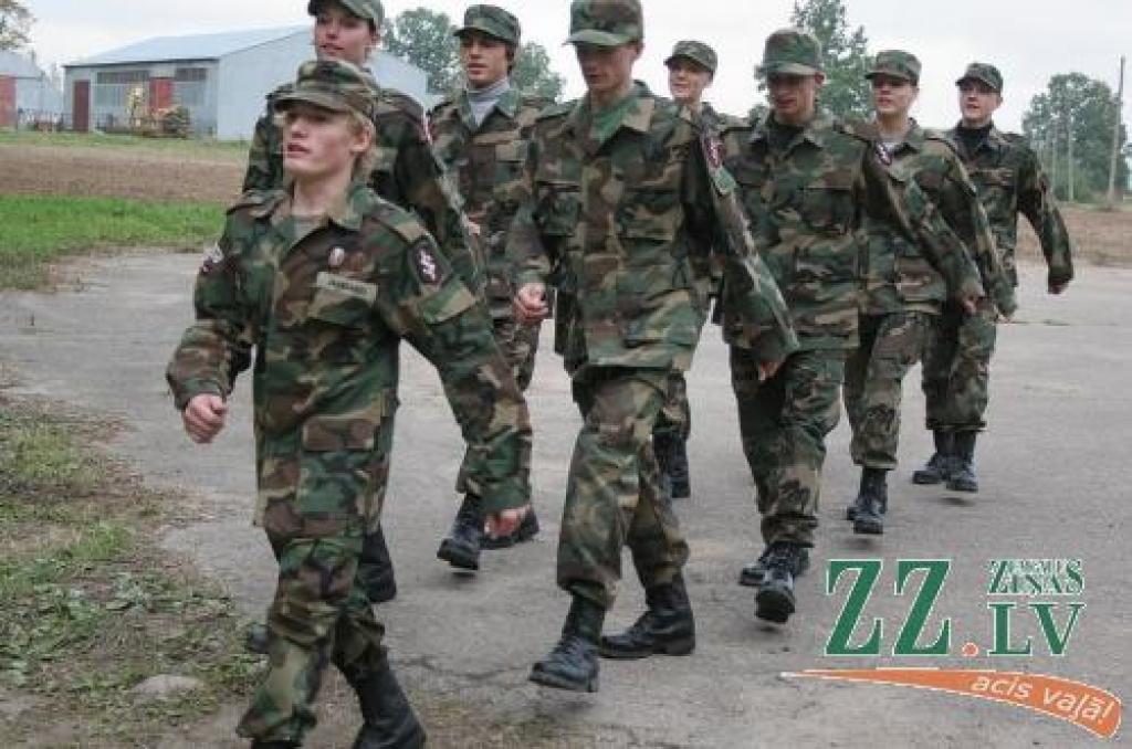 Brašu stāju ierindas skatē demonstrē Skaistkalnes jaunsargu vienība.
Autors: Agris Samcovs.