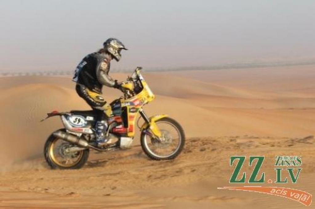 Motosportistam Jānim Vinteram tuvākie darbi jau ir saplānoti – ceturtdienas vakarā jāuzdzied kopā ar Lieni Šomasi, bet oktobra beigās dosies uz Apvienotajiem Arābu Emirātiem.
Autors: No www.janisvinters.lv.