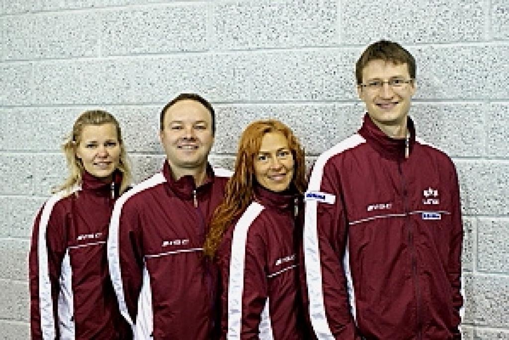 Latvijas kērlinga izlase – Iveta Staša - Šaršūne, Roberts Krusts, Una Grava - Ģērmane un Jānis Klīve.
Autors: http://www.emcc2008.at