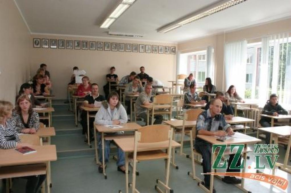 Staļģenē sestdien sāks darboties Jelgavas rajona Neklātienes vidusskolas jaunizveidotais konsultāciju punkts, kur šajā mācību gadā izglītosies 30 audzēkņi.
Autors: Māra Ozola.