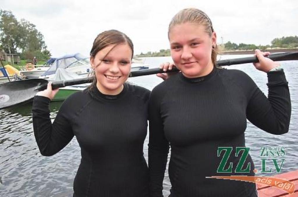 Latvijas čempiones un Jelgavas kausa īpašnieces Karīna Laure (no kreisās) un Lāsma Zaķīte.
Autors: Agris Samcovs.