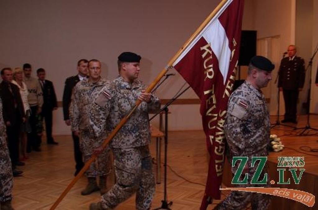 Svinīgā karoga ienešana zālē.
Autors: Krišjānis Grantiņš.