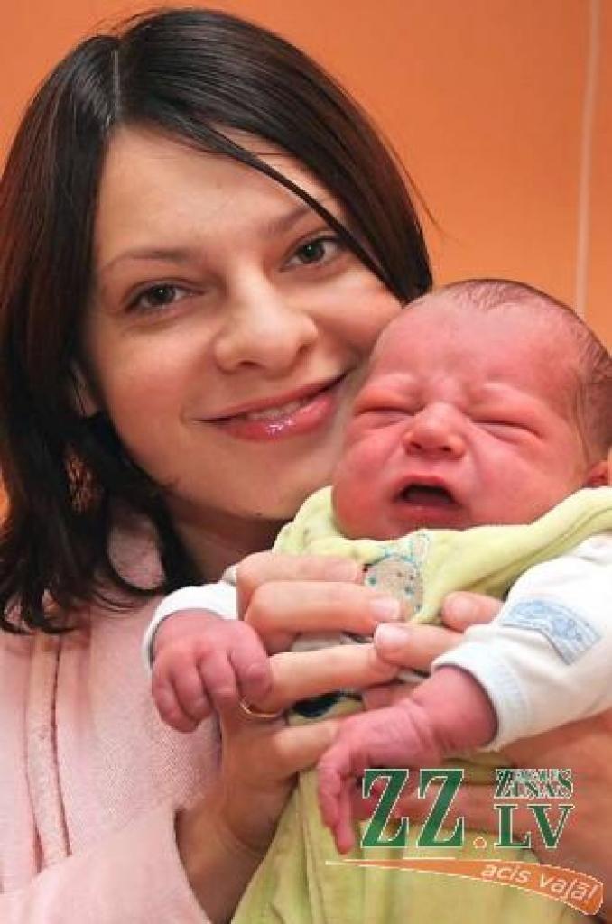 Marina Ņikiforovska ar jaunāko dēliņu Marku.
Autors: Agris Samcovs.