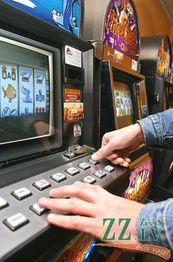 Nodevas un nodokļu par  azartspēļu organizēšanu un uzturēšanu paaugstināšana varētu novest pie vēl vairāku «spēļu eļļu» slēgšanas. 
Autors: No «Ziņu» arhīva.