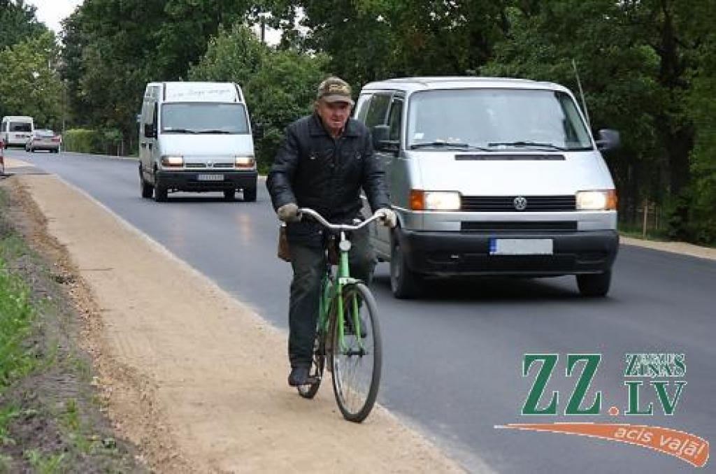 Tērvetes iela un Kalnciema ceļš ir tās vietas, kur jau līdz gada beigām tiks sakārtots segums. Jau tuvākajā nākotnē te paredzēta arī veloceliņu izbūve. 
Autors: Krišjānis Grantiņš.
