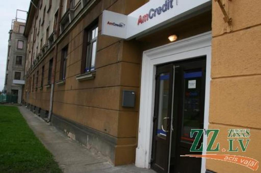 Finanšu kompānijas akciju sabiedrības «AmCredit Latvija» likvidācijas process ir uzsākts, taču tās filiāles pagaidām turpina strādāt.
Autors: Inga Karlinska.