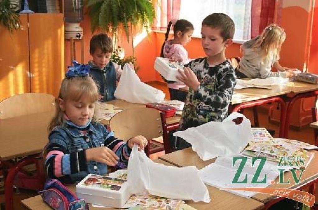 Vieglās kārbas būs ļoti noderīgas un neļaus ēdienam «mētāties» pa somu, kā dažkārt mēdz gadīties. 
Autors: Agris Samcovs.