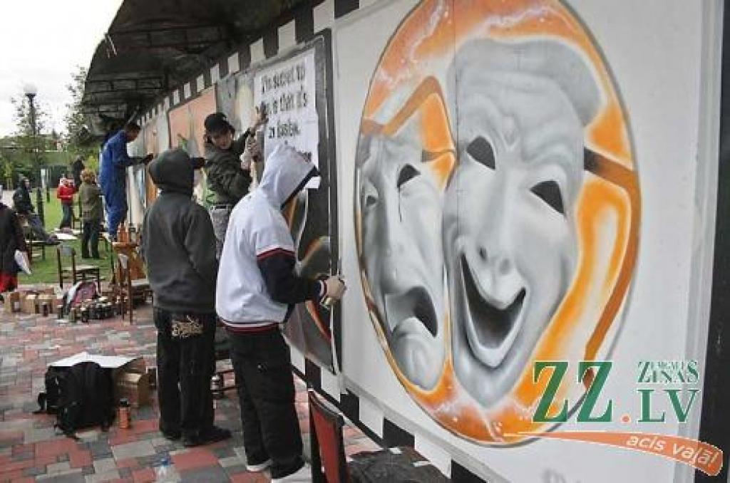 Jelgavnieks Igors, kurš grafiti mākslinieku aprindās labāk pazīstams ar pseidonīmu Byk.
Autors: Agris Samcovs.