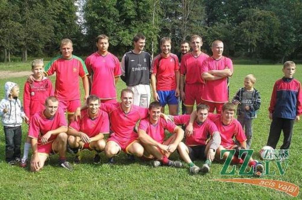 Pierobežas turnīrā futbolā šogad uzvarēja komanda «Olimps».
Autors: Pēteris Pūliņš.