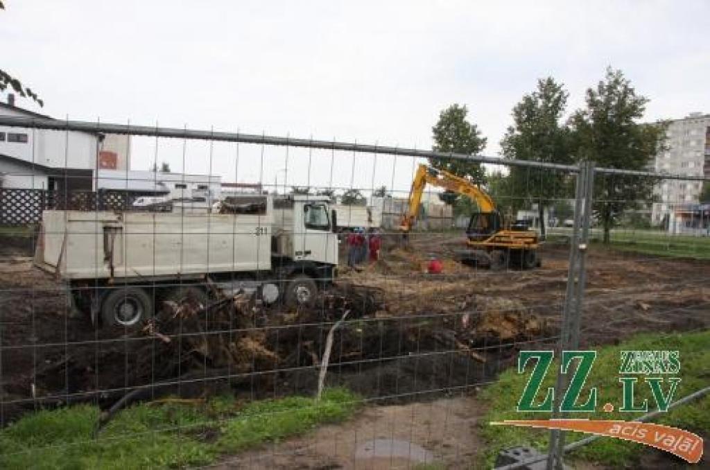 Ieplānots, ka Ganību ielā 51 sliesies sešus stāvus augsta daudzdzīvokļu māja.
Autors: Krišjānis Grantiņš.