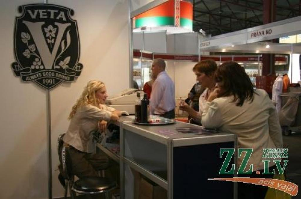 Pie mūspuses alkoholisko dzērienu ražotāja SIA «Veta» un tās konkurentu stendiem visas dienas garumā interesentu netrūka...
Autors: Inga Karlinska.