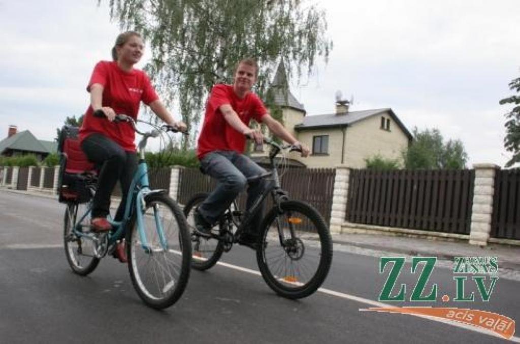 Mairis Peipiņš un Karīna Kaire sagaida, ka sestdien būs lielisks atpūtas pasākums.
Autors: Māra Ozola.