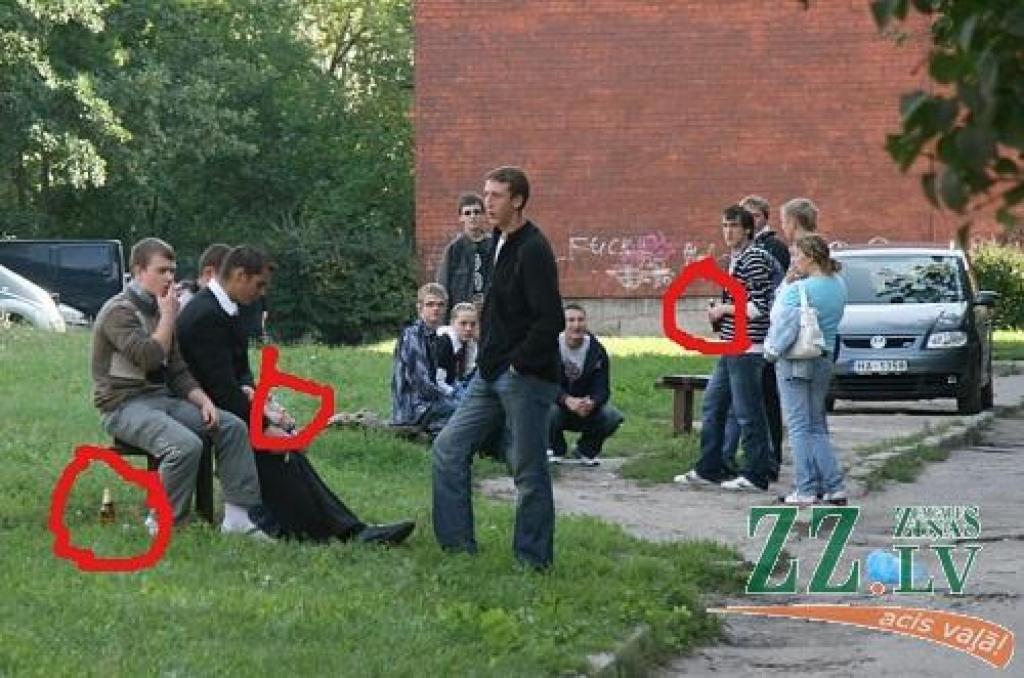 Pirmā skolas diena un iedzeršana daudziem ir nedalāmas...
Autors: Inga Karlinska.