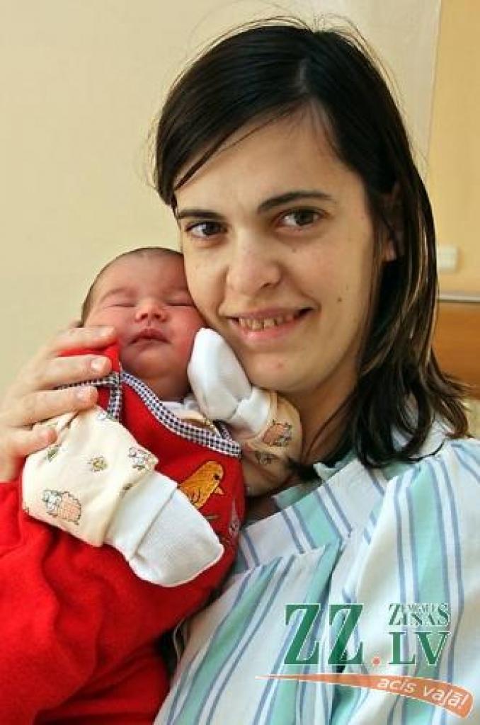 Inga Ivanāne ar meitiņu Lindu.
Autors: Krišjānis Grantiņš.