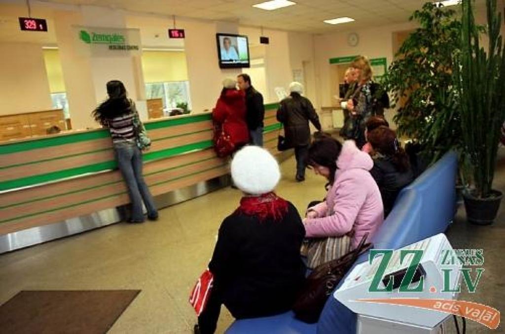 Zemgales veselības centrs pagaidām ir vienīgā medicīnas iestāde Jelgavā, kur izveidota moderna reģistratūra ar pacientu rindu regulēšanas sistēmu.
Autors: Agris Samcovs.