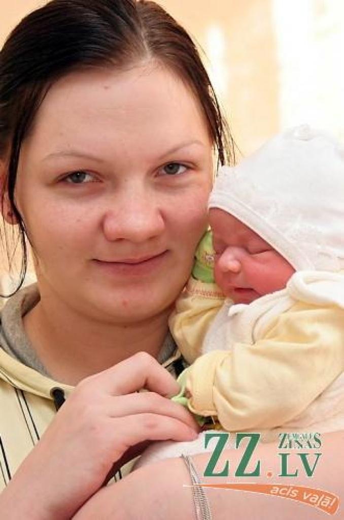 Evita Bitēna ar dēlu Ralfu, kurš vārdu ieguvis par godu dziedātājam Ralfam Rubenim.
Autors: Agris Samcovs.