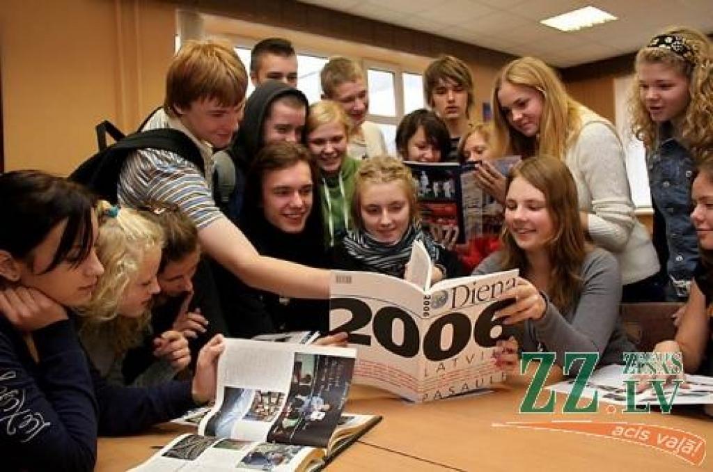 Jelgavas Valsts ģimnāzijas 9.b klases skolēniem un pārējiem konkursa dalībniekiem atbildēt uz konkursa jautājumiem palīdzējusi regulāra dažādu laikrakstu un interneta portālu lasīšana.
Autors: Agris Samcovs.